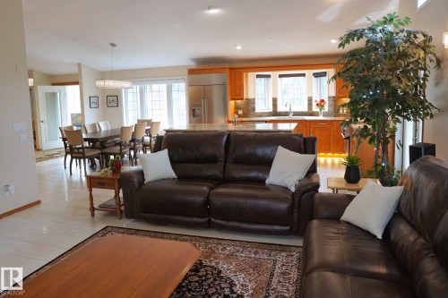 150 West Railway Street, Edmonton, AB - Indoor Photo Showing Living Room
