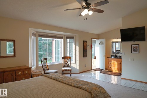 150 West Railway Street, Edmonton, AB - Indoor Photo Showing Bedroom