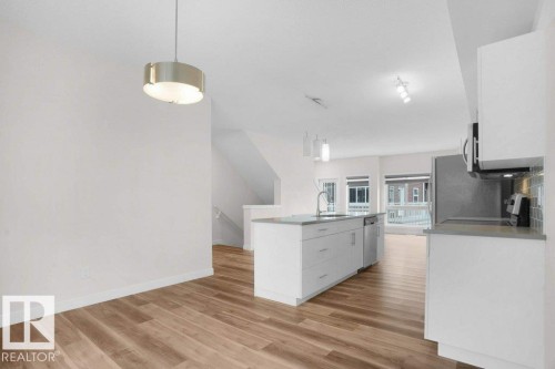 38 979 Crystallina Nera Way, Edmonton, AB - Indoor Photo Showing Kitchen