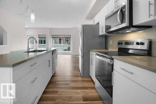 38 979 Crystallina Nera Way, Edmonton, AB - Indoor Photo Showing Kitchen