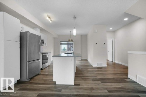 38 979 Crystallina Nera Way, Edmonton, AB - Indoor Photo Showing Kitchen