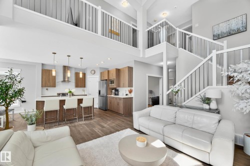 5915 19 Avenue, Edmonton, AB - Indoor Photo Showing Living Room