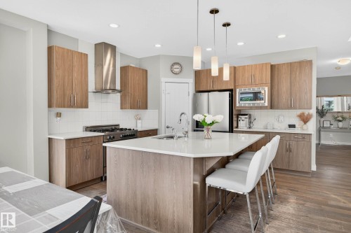 5915 19 Avenue, Edmonton, AB - Indoor Photo Showing Kitchen With Upgraded Kitchen