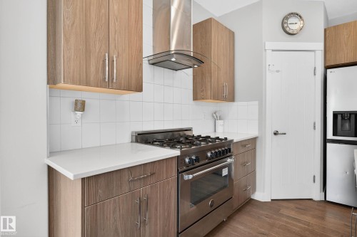 5915 19 Avenue, Edmonton, AB - Indoor Photo Showing Kitchen