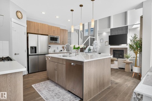 5915 19 Avenue, Edmonton, AB - Indoor Photo Showing Kitchen With Upgraded Kitchen