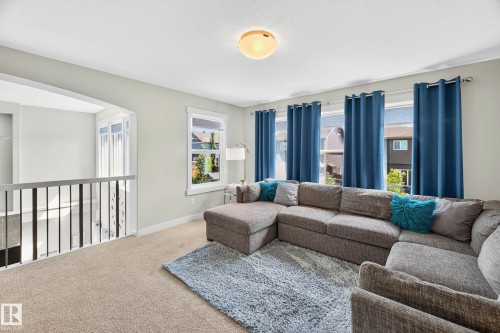 5915 19 Avenue, Edmonton, AB - Indoor Photo Showing Living Room