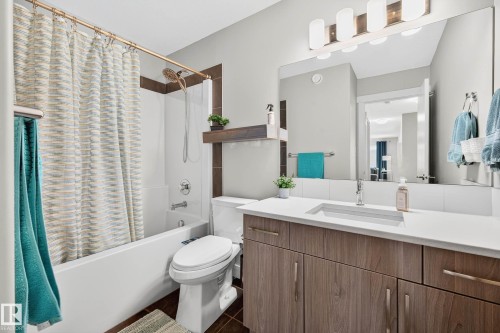 5915 19 Avenue, Edmonton, AB - Indoor Photo Showing Bathroom