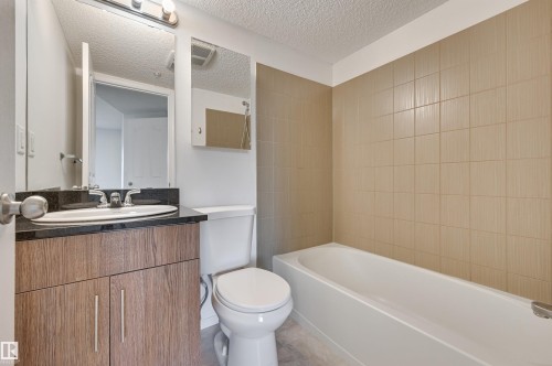 303 530 Watt Boulevard, Edmonton, AB - Indoor Photo Showing Bathroom