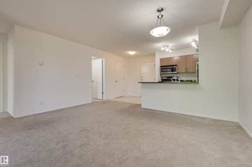 303 530 Watt Boulevard, Edmonton, AB - Indoor Photo Showing Kitchen