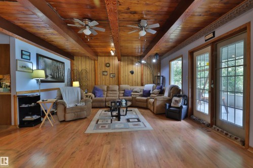 473068 Rge Road 243 A, Rural Wetaskiwin County, AB - Indoor Photo Showing Living Room