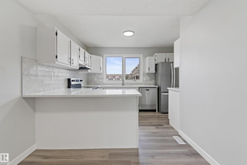 12 3115 119 Street, Edmonton, AB - Indoor Photo Showing Kitchen
