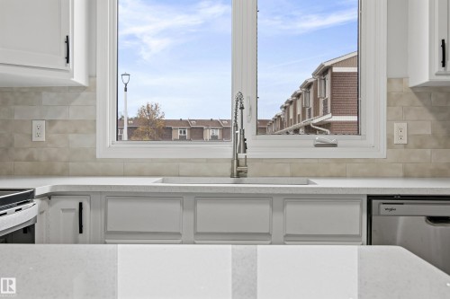 12 3115 119 Street, Edmonton, AB - Indoor Photo Showing Kitchen