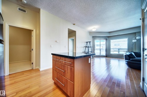 1206 9819 104 Street, Edmonton, AB - Indoor