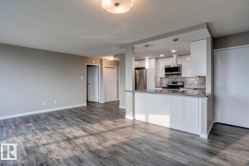 1702 9916 113 Street, Edmonton, AB - Indoor Photo Showing Kitchen