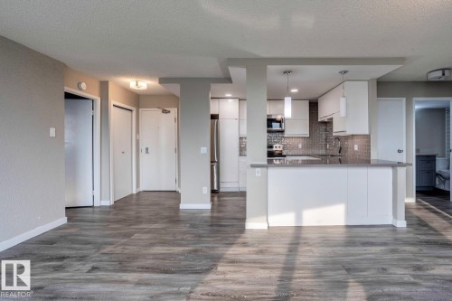 1702 9916 113 Street, Edmonton, AB - Indoor Photo Showing Kitchen