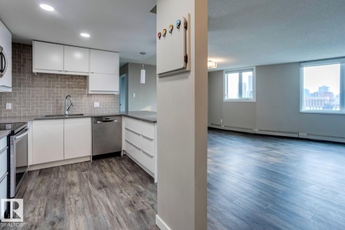 1702 9916 113 Street, Edmonton, AB - Indoor Photo Showing Kitchen With Upgraded Kitchen