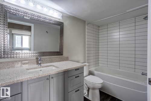 1702 9916 113 Street, Edmonton, AB - Indoor Photo Showing Bathroom