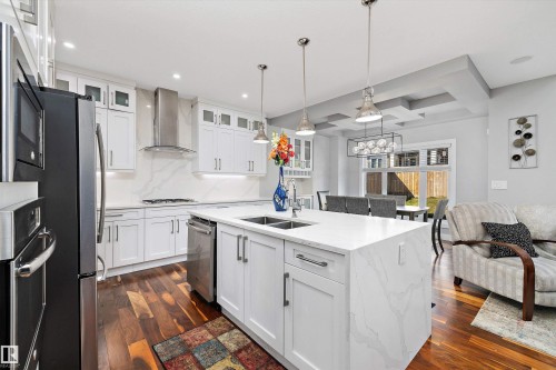 3380 Chickadee Drive, Edmonton, AB - Indoor Photo Showing Kitchen With Double Sink With Upgraded Kitchen