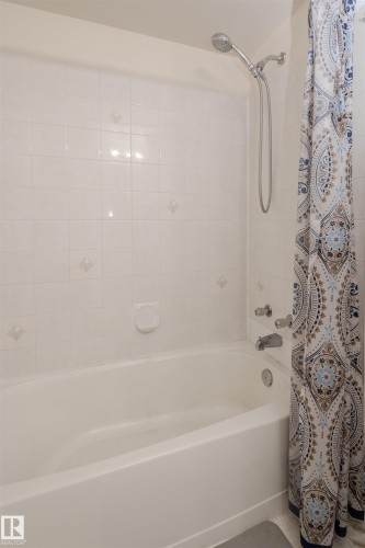 305 5005 31 Avenue, Edmonton, AB - Indoor Photo Showing Bathroom