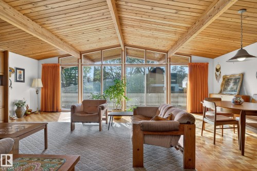 9937 82 Street, Edmonton, AB - Indoor Photo Showing Living Room