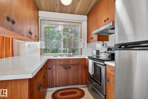 9937 82 Street, Edmonton, AB - Indoor Photo Showing Kitchen