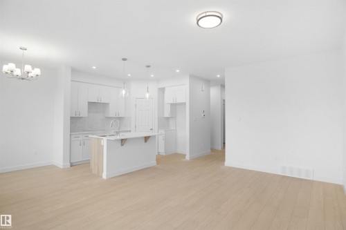 129 Elliot Wynd, Fort Saskatchewan, AB - Indoor Photo Showing Kitchen