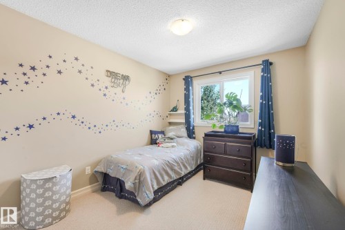 Bedroom featuring a textured ceiling and carpet flooring - 6819 Cardinal Link, Edmonton, AB - Indoor Photo Showing Bedroom