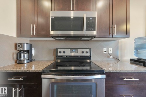 6819 Cardinal Link, Edmonton, AB - Indoor Photo Showing Kitchen With Upgraded Kitchen
