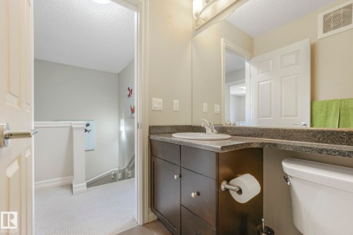 6819 Cardinal Link, Edmonton, AB - Indoor Photo Showing Bathroom