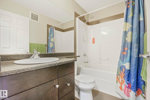 6819 Cardinal Link, Edmonton, AB - Indoor Photo Showing Bathroom