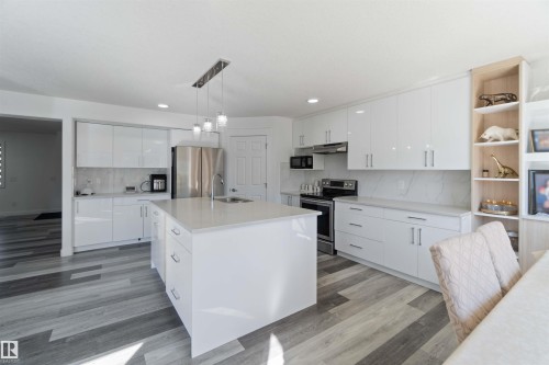1017 82 Street, Edmonton, AB - Indoor Photo Showing Kitchen With Upgraded Kitchen