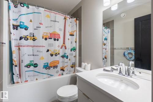 1710 Keene Crescent. Sw, Edmonton, AB - Indoor Photo Showing Bathroom