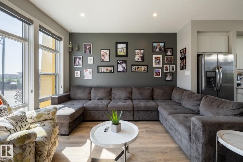 1710 Keene Crescent. Sw, Edmonton, AB - Indoor Photo Showing Living Room