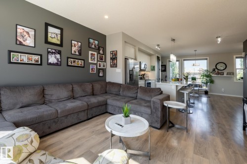 1710 Keene Crescent. Sw, Edmonton, AB - Indoor Photo Showing Living Room