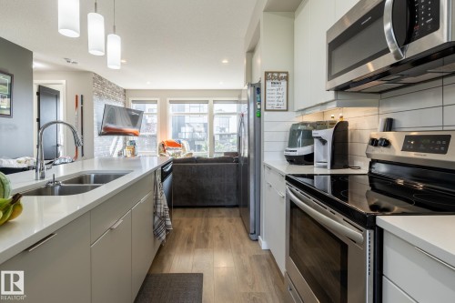 1710 Keene Crescent. Sw, Edmonton, AB - Indoor Photo Showing Kitchen With Double Sink