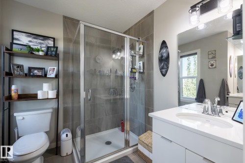 1710 Keene Crescent. Sw, Edmonton, AB - Indoor Photo Showing Bathroom