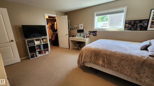 5810 Centennial Drive, Elk Point, AB - Indoor Photo Showing Bedroom