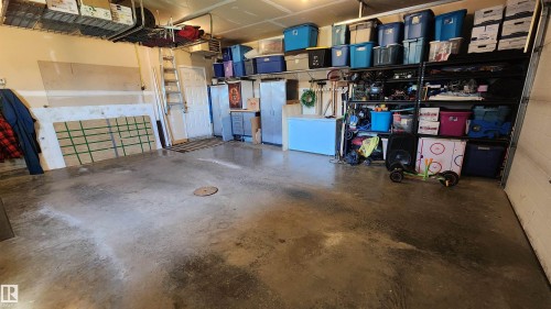 5810 Centennial Drive, Elk Point, AB - Indoor Photo Showing Garage