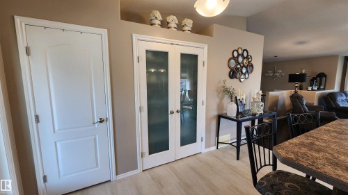 5810 Centennial Drive, Elk Point, AB - Indoor