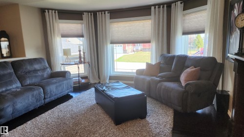 5810 Centennial Drive, Elk Point, AB - Indoor Photo Showing Living Room