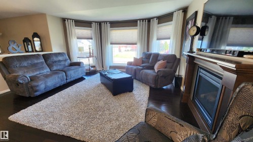 5810 Centennial Drive, Elk Point, AB - Indoor Photo Showing Living Room