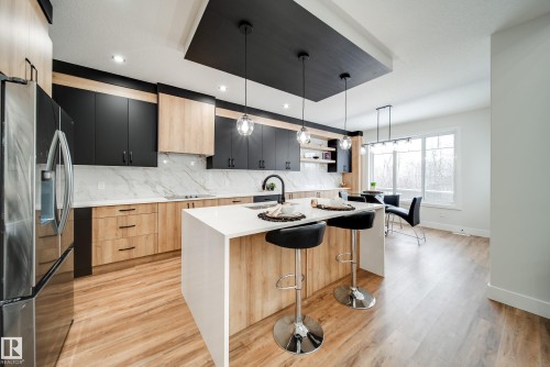 8812 183 Avenue, Edmonton, AB - Indoor Photo Showing Kitchen With Upgraded Kitchen