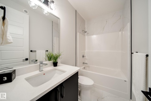 8812 183 Avenue, Edmonton, AB - Indoor Photo Showing Bathroom