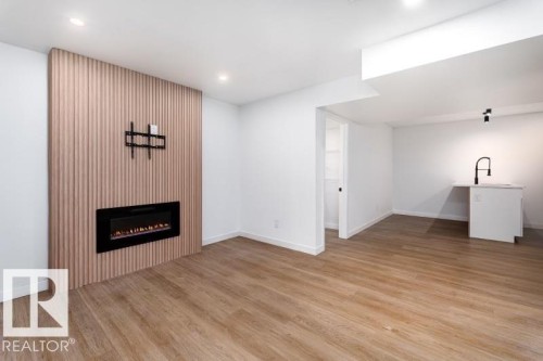 8522/8524 84 Avenue, Edmonton, AB - Indoor With Fireplace