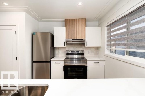 8522/8524 84 Avenue, Edmonton, AB - Indoor Photo Showing Kitchen