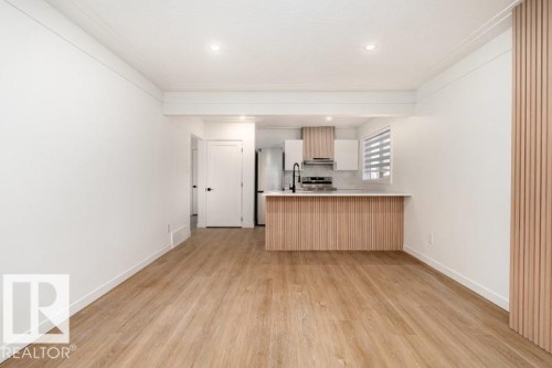 8522/8524 84 Avenue, Edmonton, AB - Indoor Photo Showing Kitchen