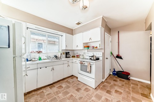 7807 108 Street, Edmonton, AB - Indoor Photo Showing Kitchen