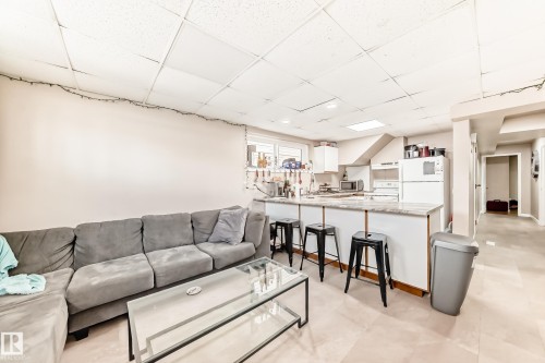 7807 108 Street, Edmonton, AB - Indoor