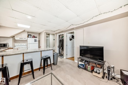 7807 108 Street, Edmonton, AB - Indoor