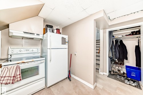 7807 108 Street, Edmonton, AB - Indoor